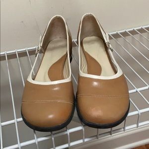 Tan Vogs, size 10
